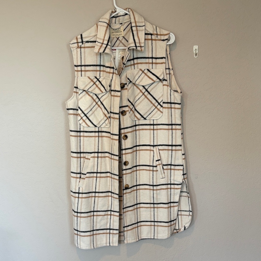 Sleeveless Plaid Button-Front Shacket Vest - Cream & Tan